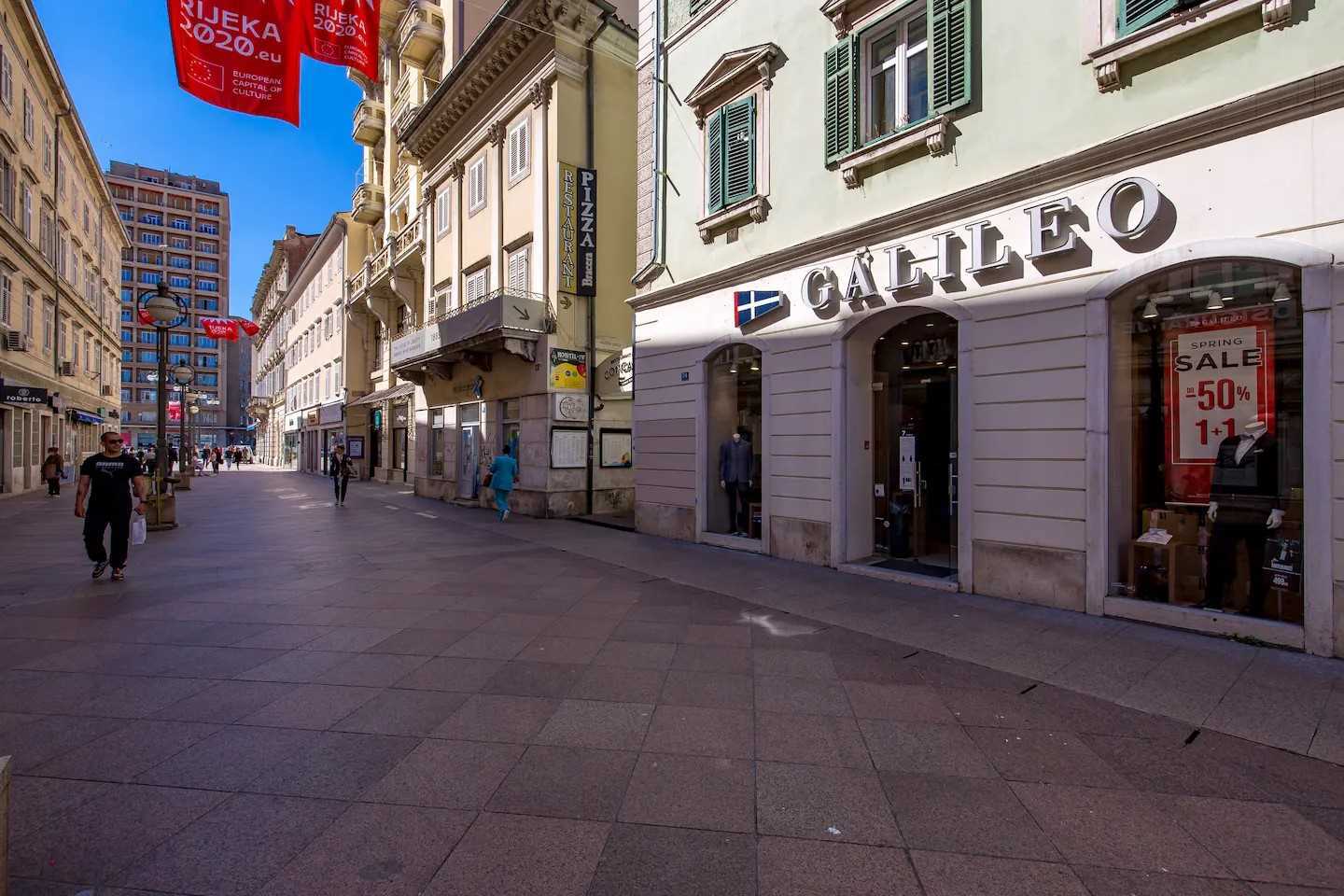 On main square, perfect location, 4 Seasons 1