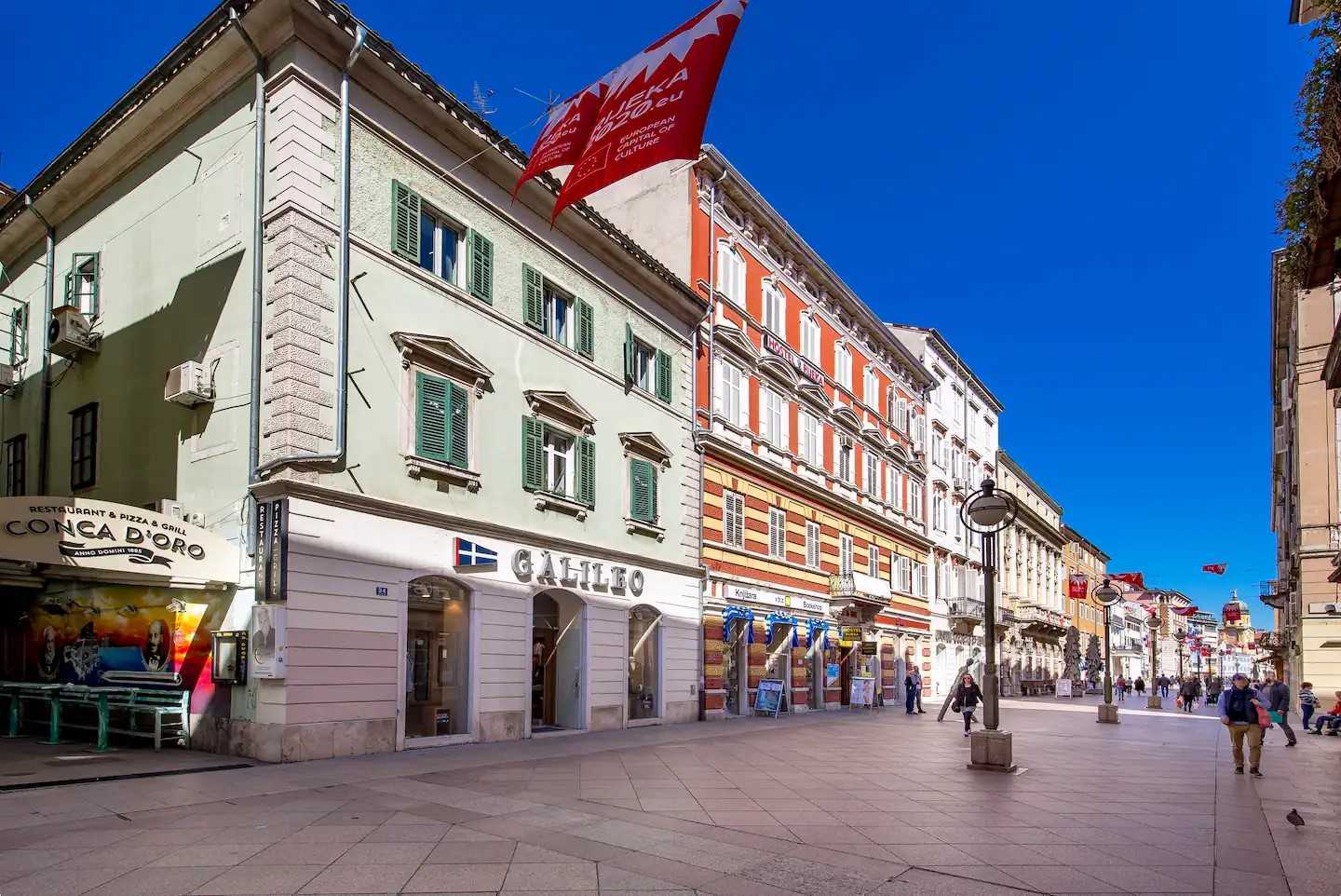 On main square, perfect location, 4 Seasons 1