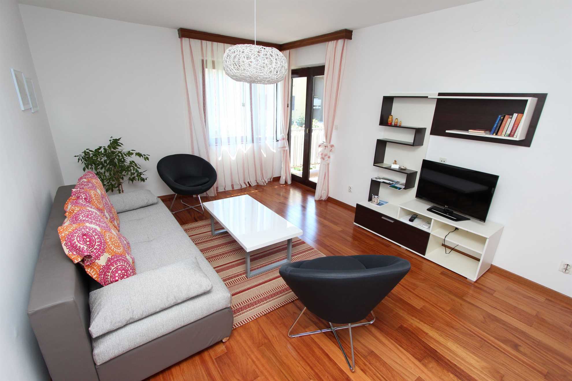 MITTON 2 Two-Bedroom Apartment (Motovunska)