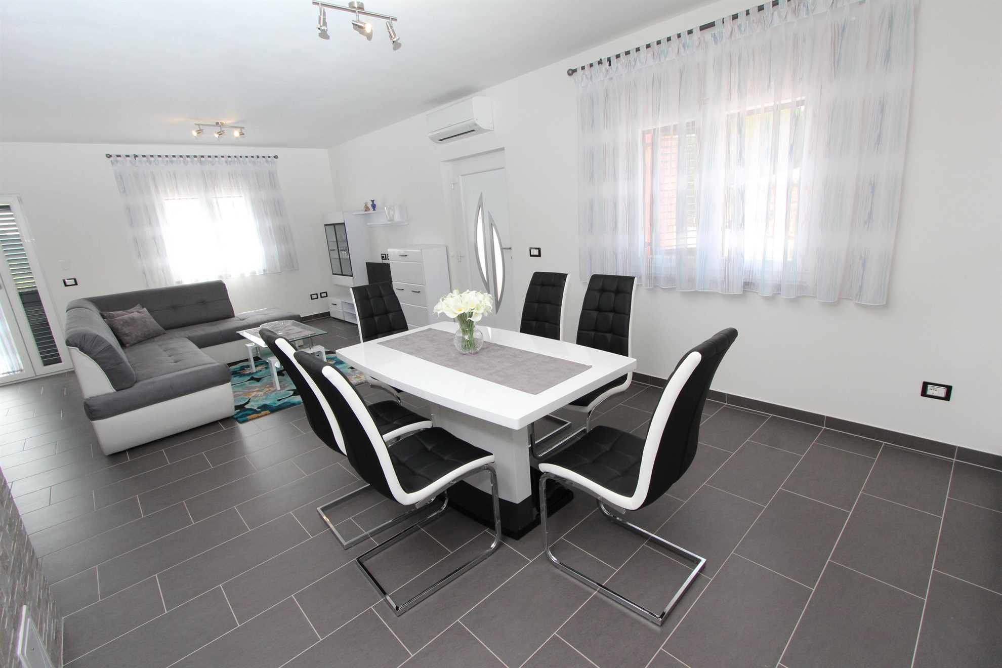 MONDELACO Kuća za odmor sa tri spavaće sobe