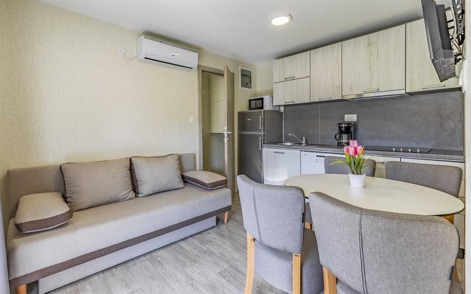 ROCCO 2 Mobile Home 1