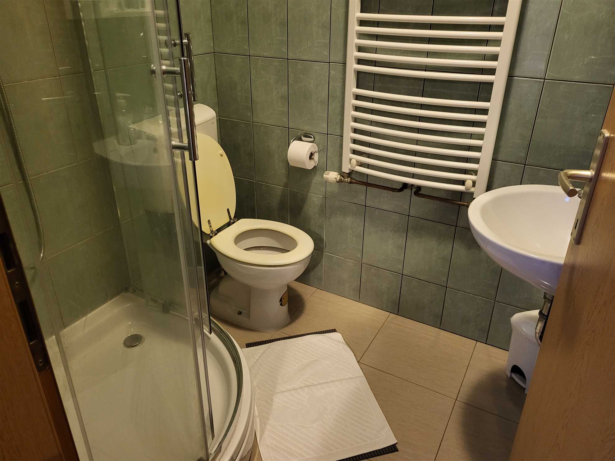 Soba 3 - dvokrevetna soba sa krovnim prozorom