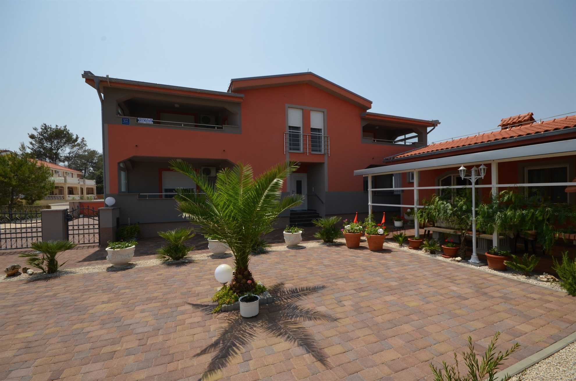 Apartman u prizemlju za 4 osobe | Klima uređaj, satelitska TV, roštilj