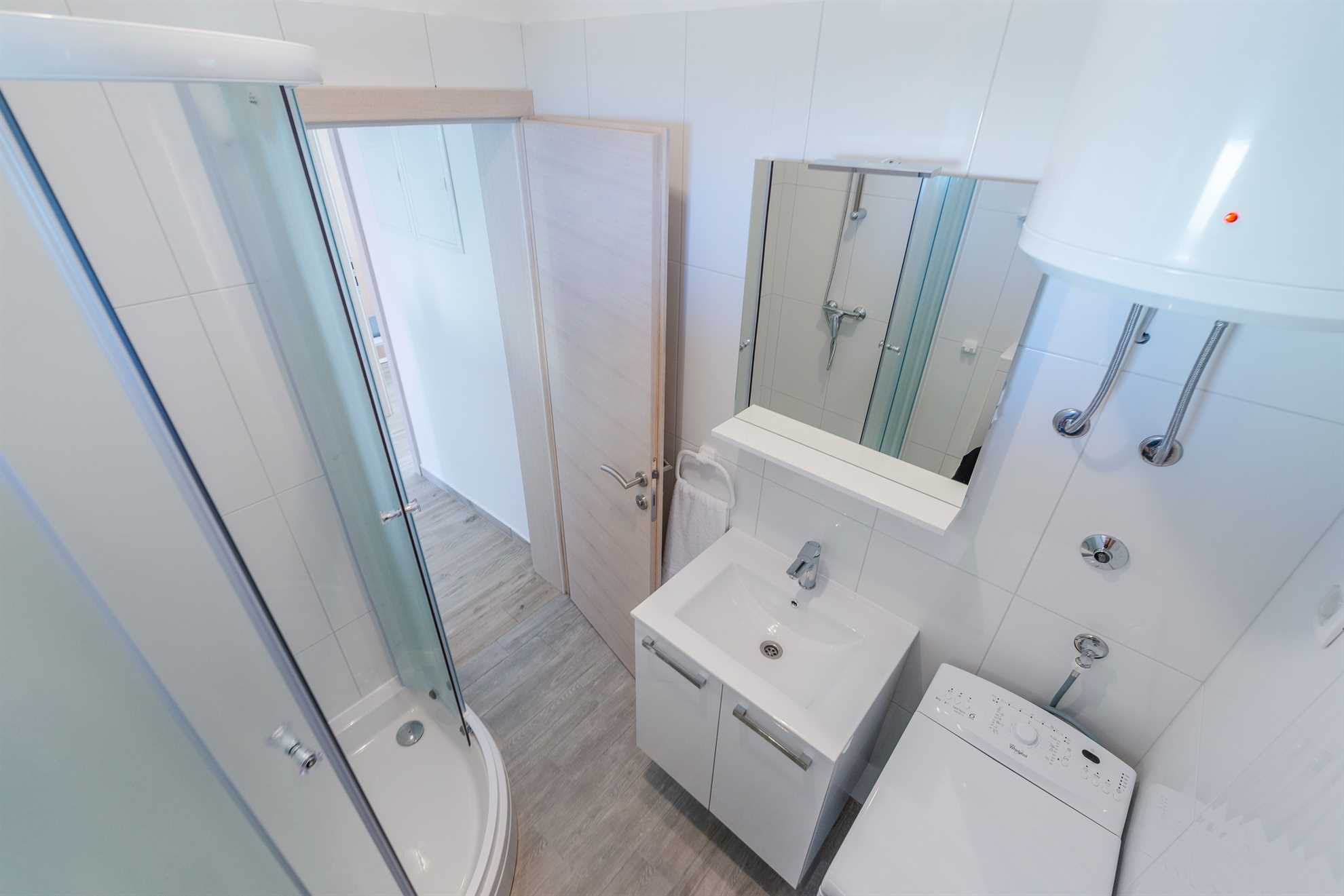 30 m from beach | apartment with sea view | air conditioning, satellite TV, WiFi