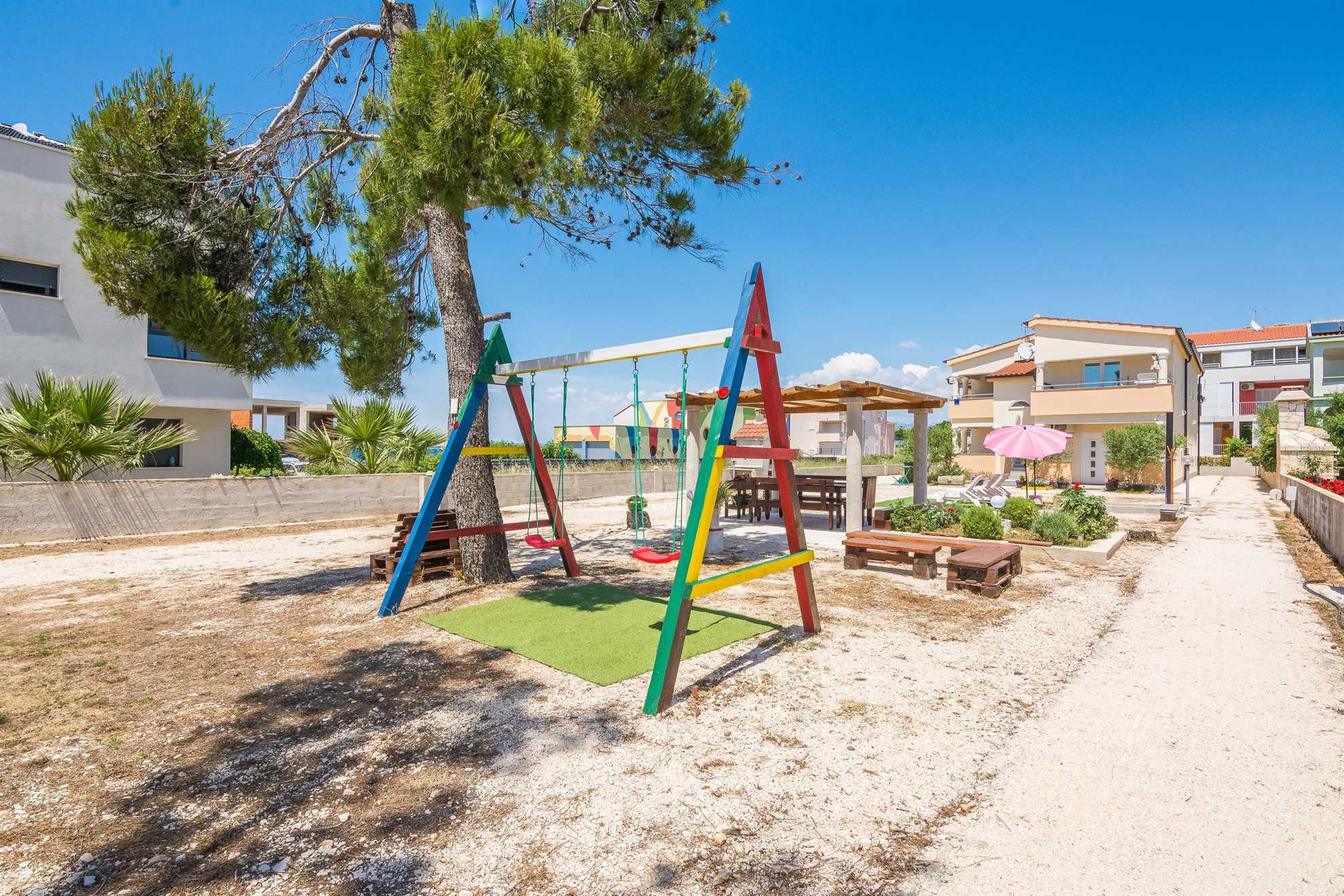 30 m from beach | apartment with sea view | air conditioning, satellite TV, WiFi