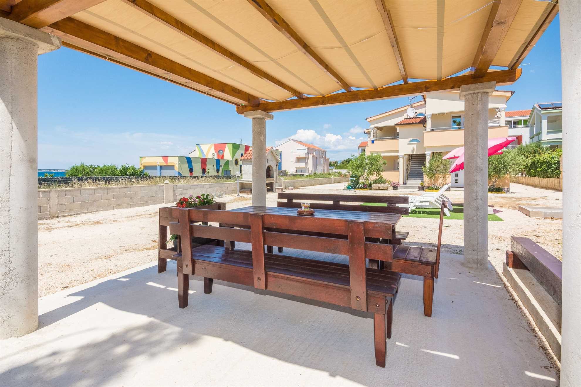 30 m from beach | apartment with sea view | air conditioning, satellite TV, WiFi