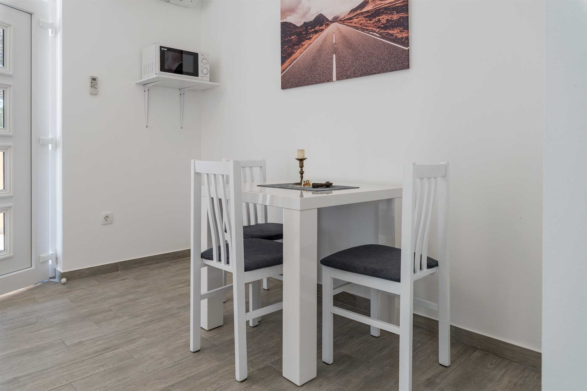 Apartman za 2 osobe | samo 30 m od plaže | s pogledom na more