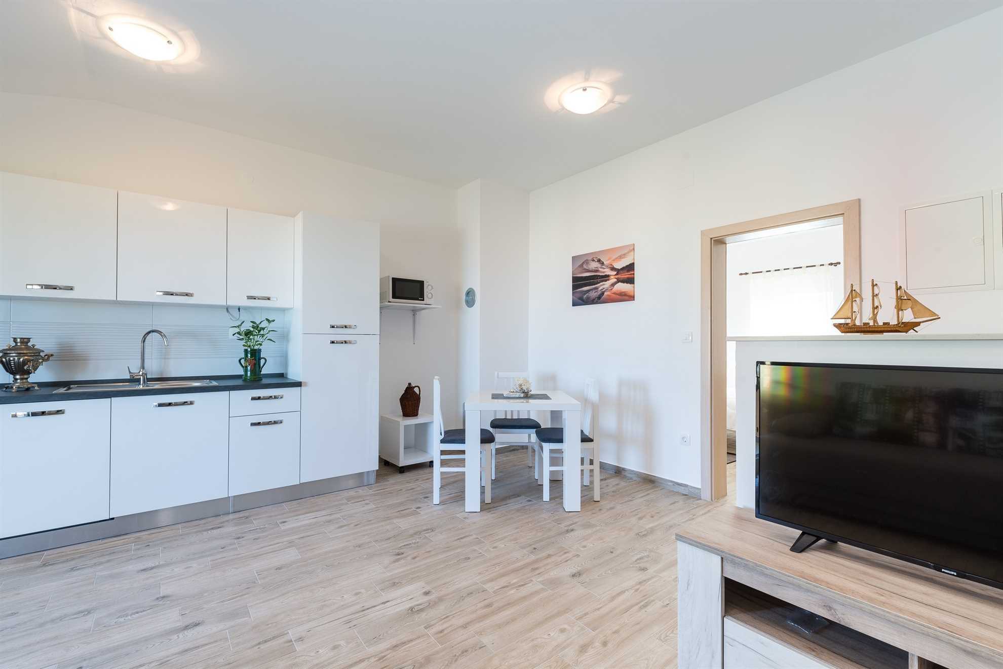 Apartman za 2 osobe | samo 30 m od plaže | s pogledom na more
