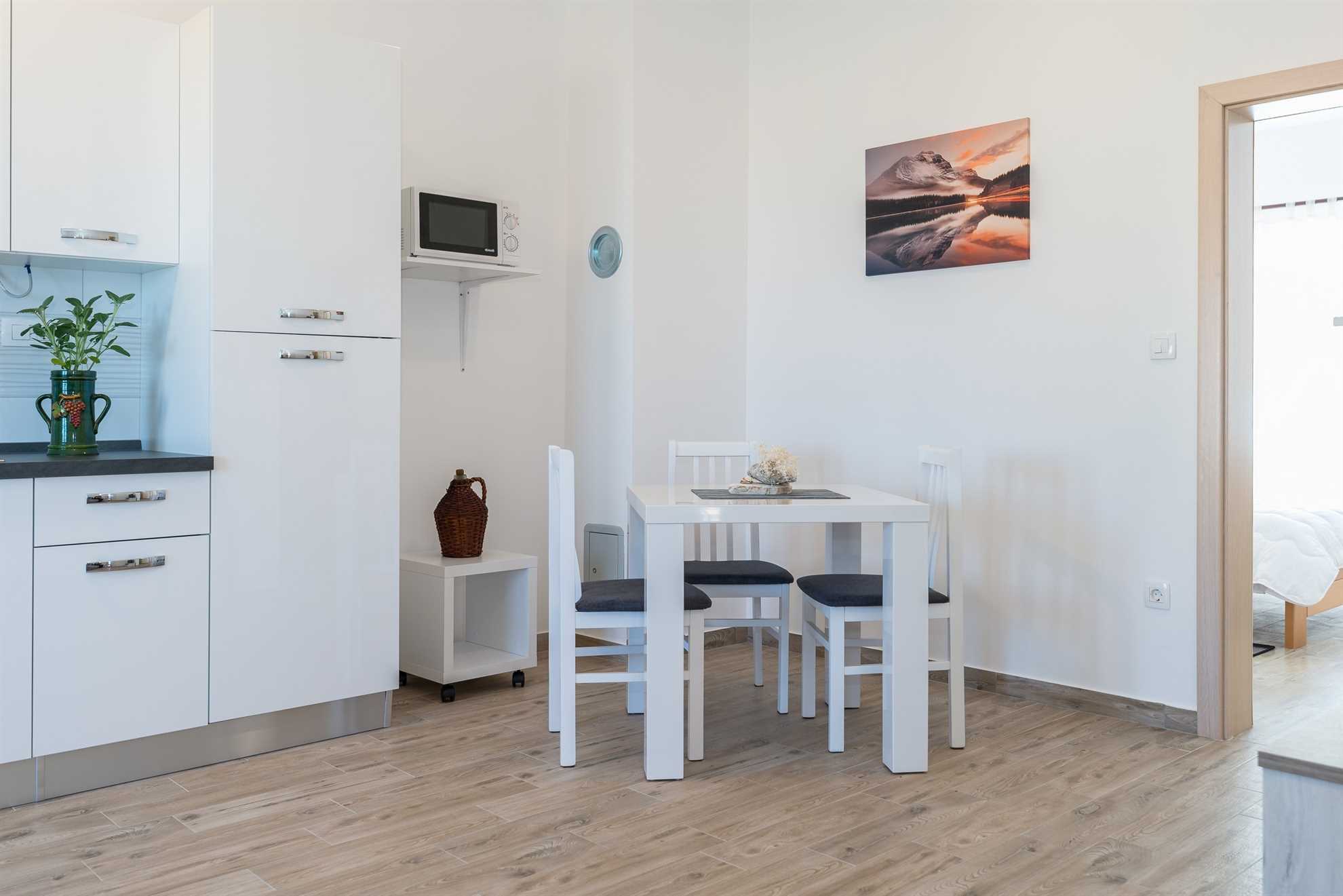 Apartman za 2 osobe | samo 30 m od plaže | s pogledom na more