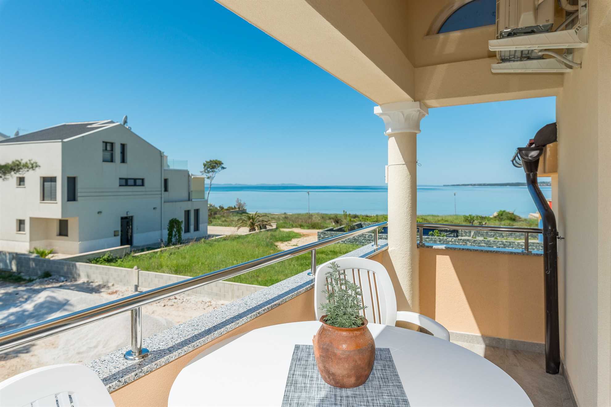 Luksuzno stanovanje le 30 m od plaže | 4 zvezdice | pogled na morje | za 2 osebi