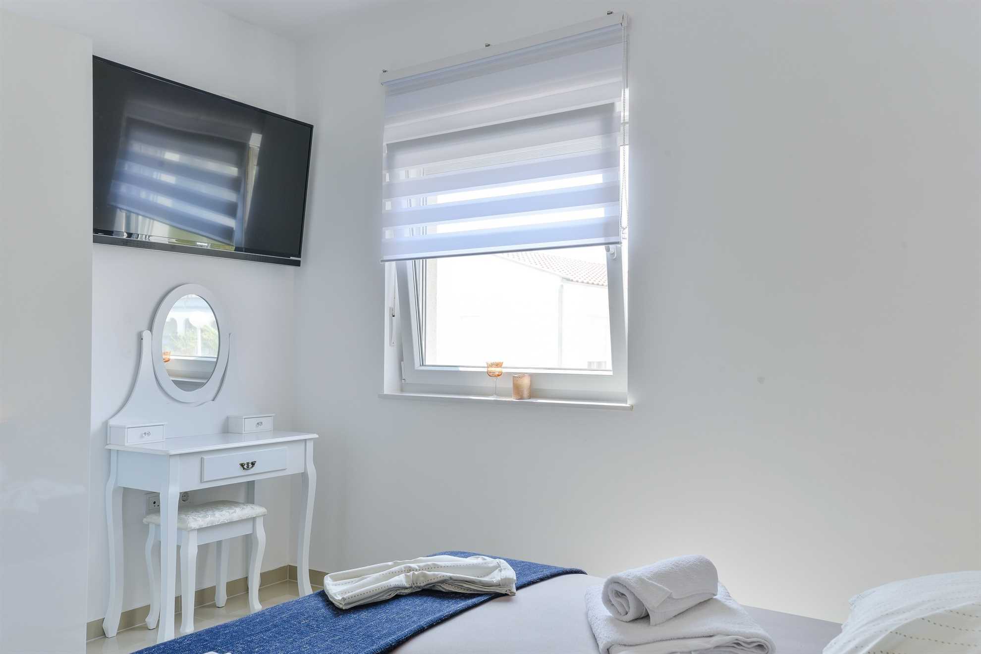 Apartman s 4 zvjezdice | luksuzan s bazenom | za 4 osobe i s pogledom na more