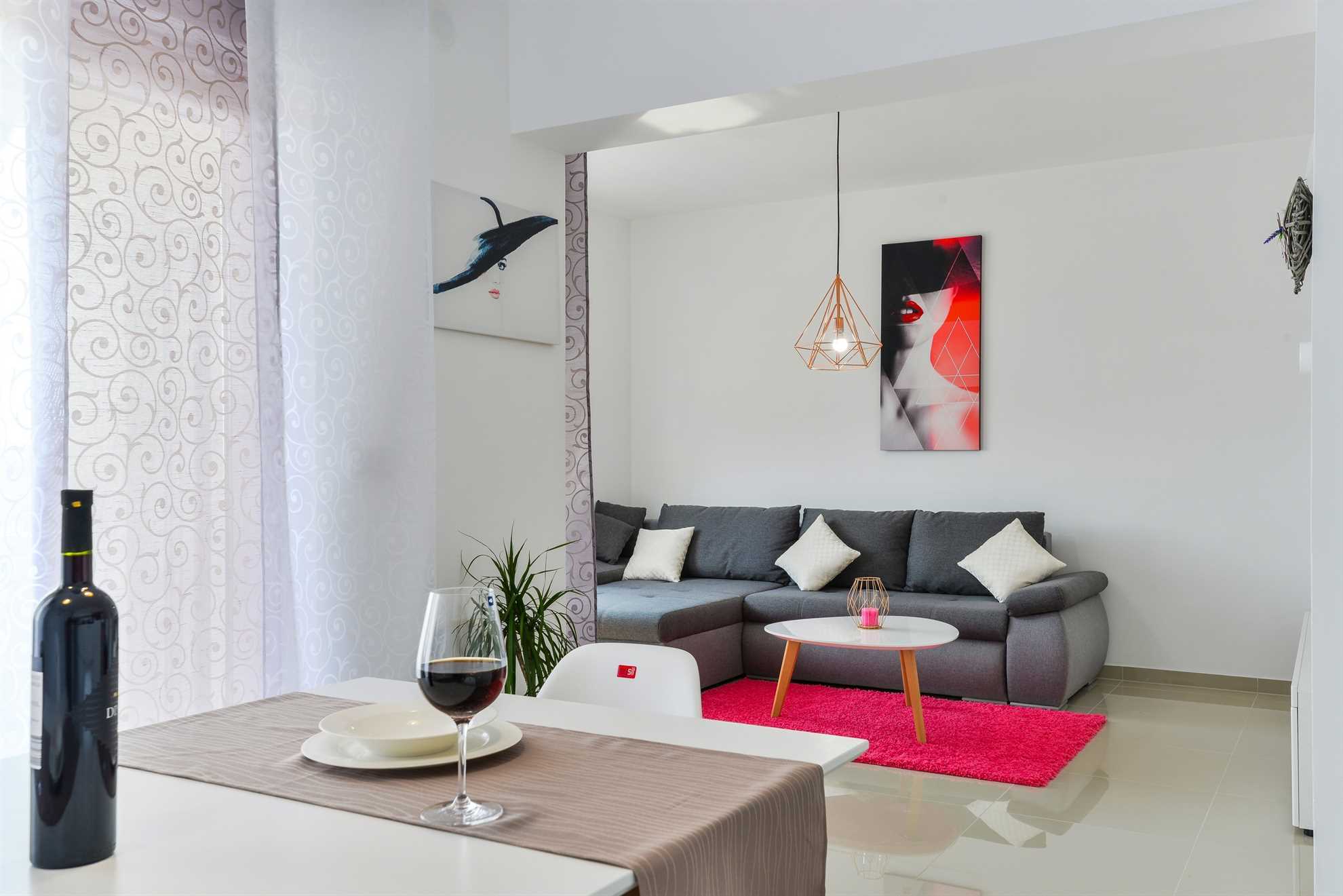 Apartman s 4 zvjezdice | luksuzan s bazenom | za 4 osobe i s pogledom na more