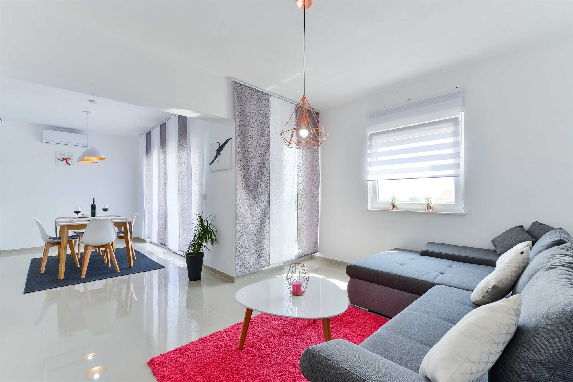 Apartman s 4 zvjezdice | luksuzan s bazenom | za 4 osobe i s pogledom na more