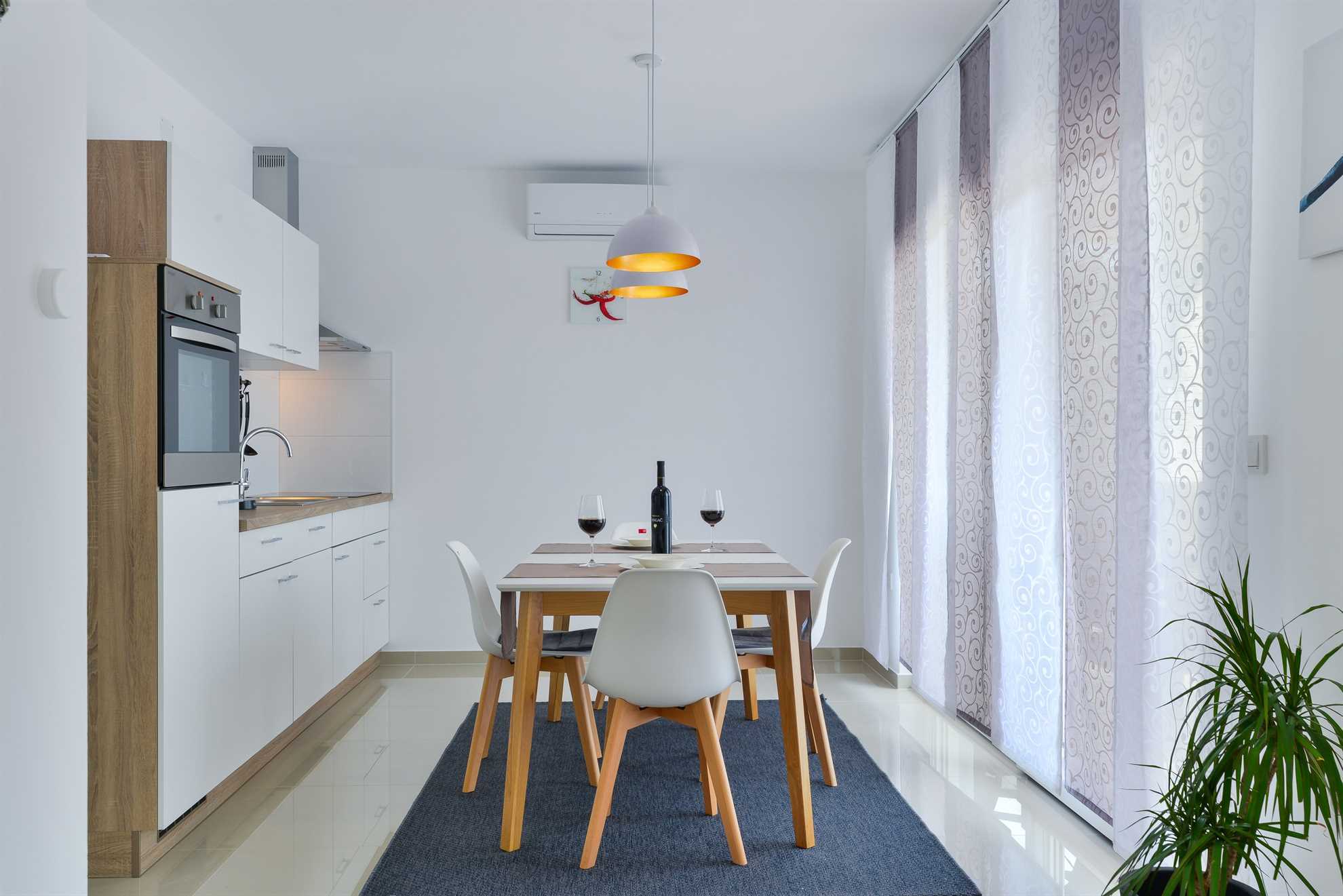 Apartman s 4 zvjezdice | luksuzan s bazenom | za 4 osobe i s pogledom na more