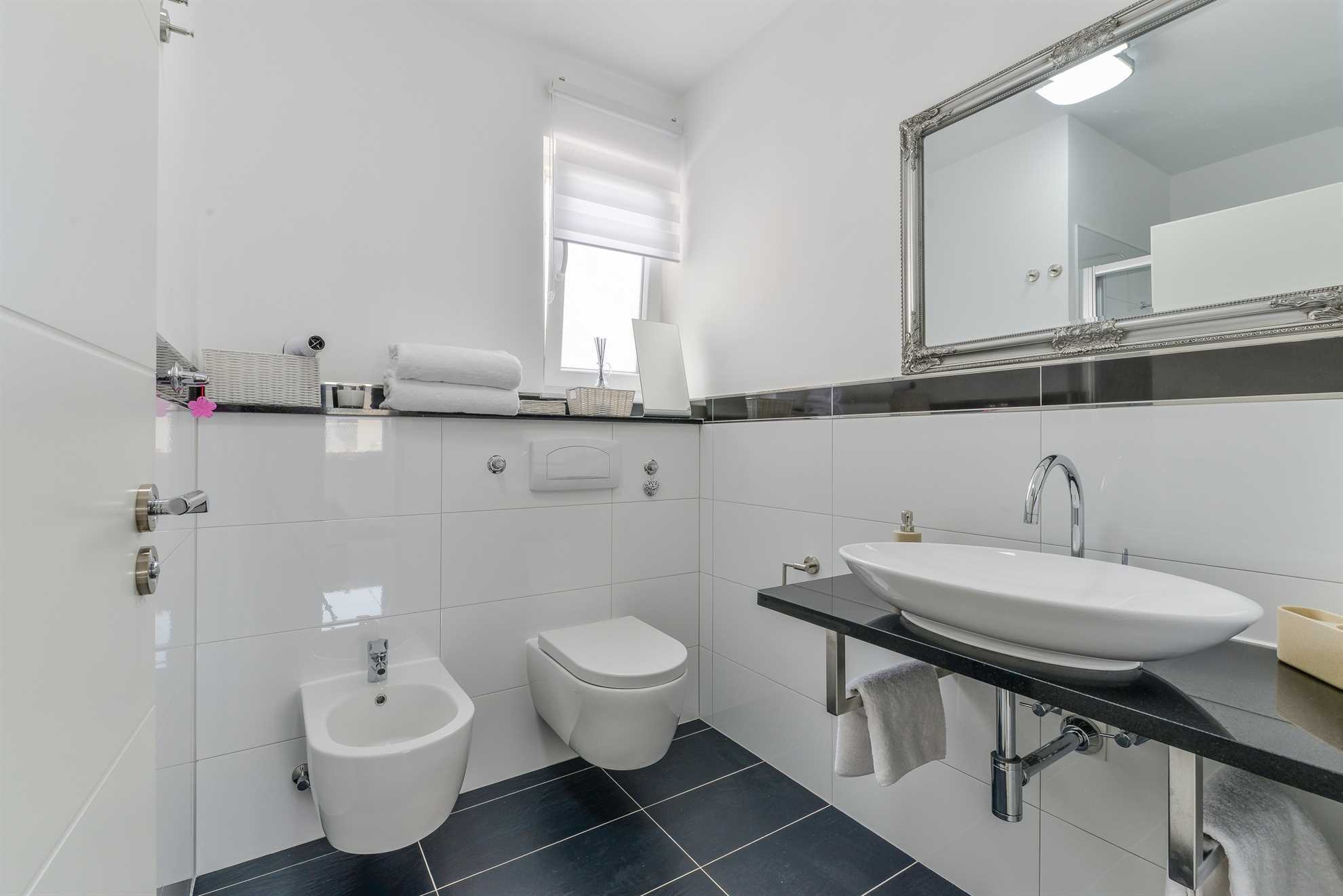 Apartman s 4 zvjezdice | luksuzan s bazenom | za 4 osobe i s pogledom na more