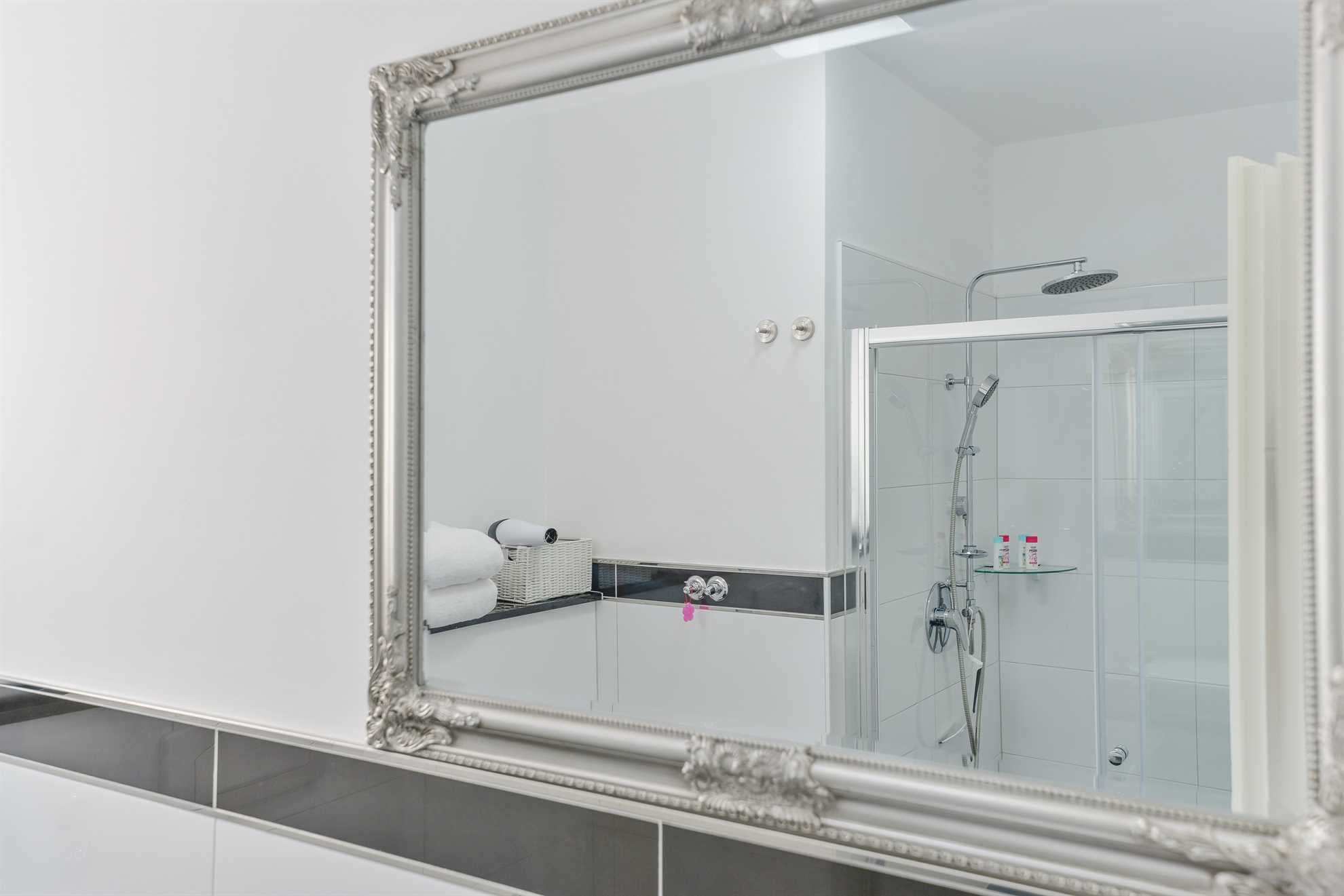 Apartman s 4 zvjezdice | luksuzan s bazenom | za 4 osobe i s pogledom na more