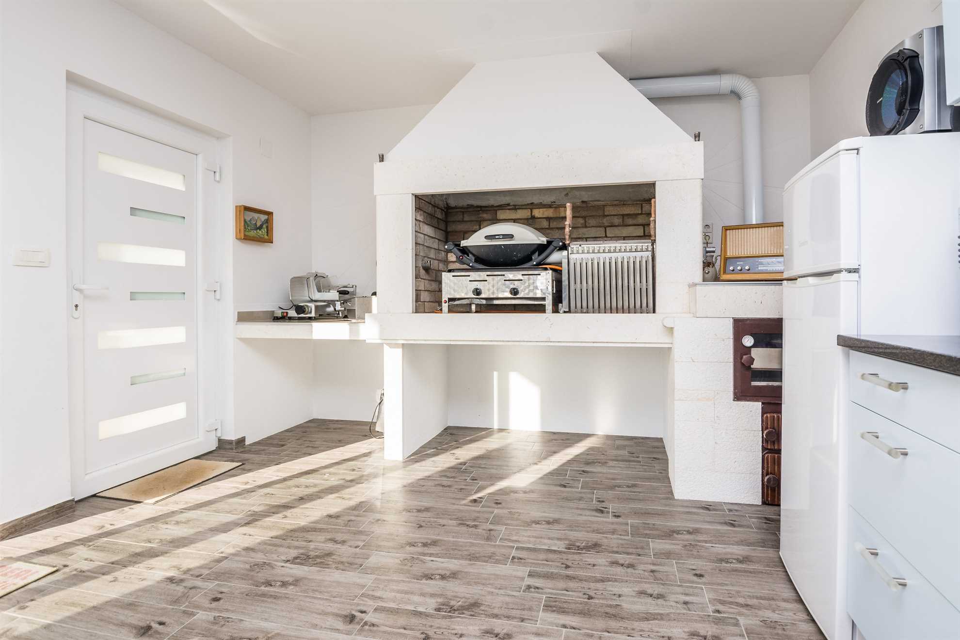 Apartman s 4 zvjezdice | luksuzan s bazenom | za 4 osobe i s pogledom na more
