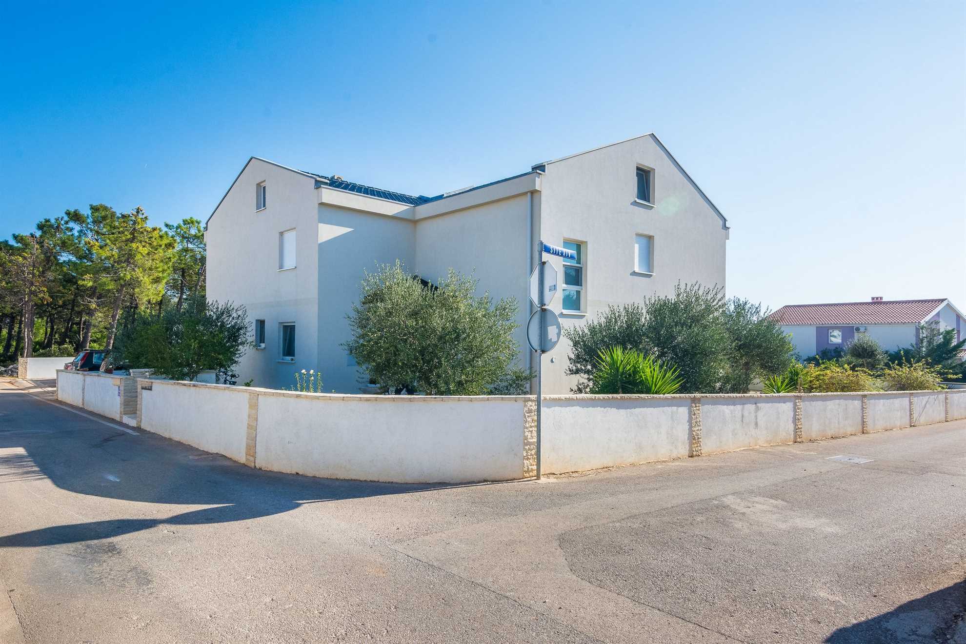 Apartman s 4 zvjezdice | luksuzan s bazenom | za 4 osobe i s pogledom na more