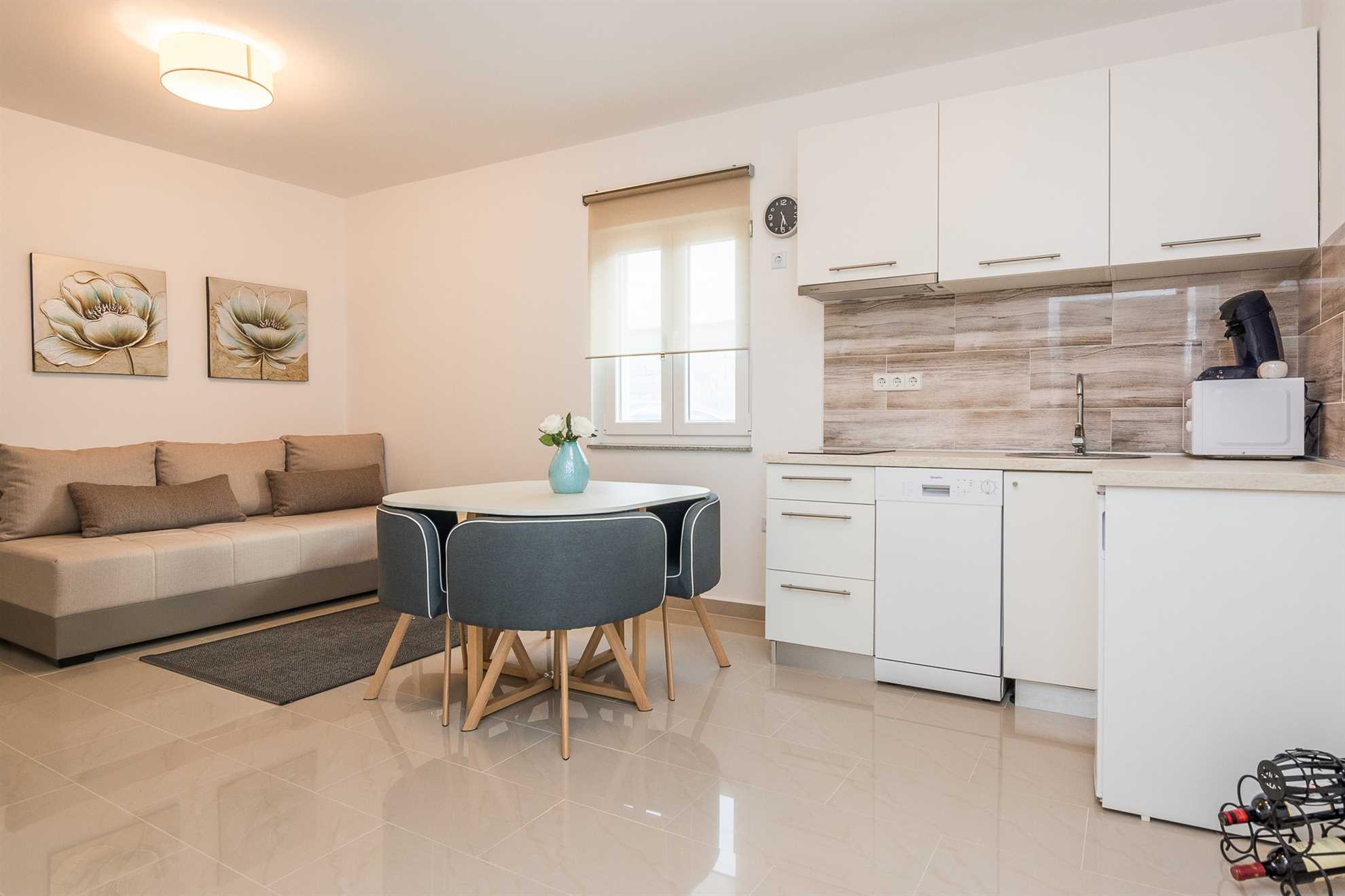 Apartment for 2-4 persons | just 70 m from beach | fully equipped