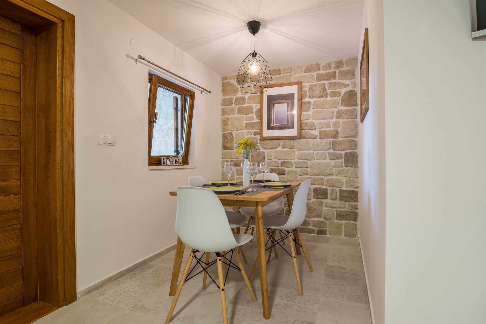 Idealno za 4 osobe | Kamena moderna kuća | 200 m od plaže