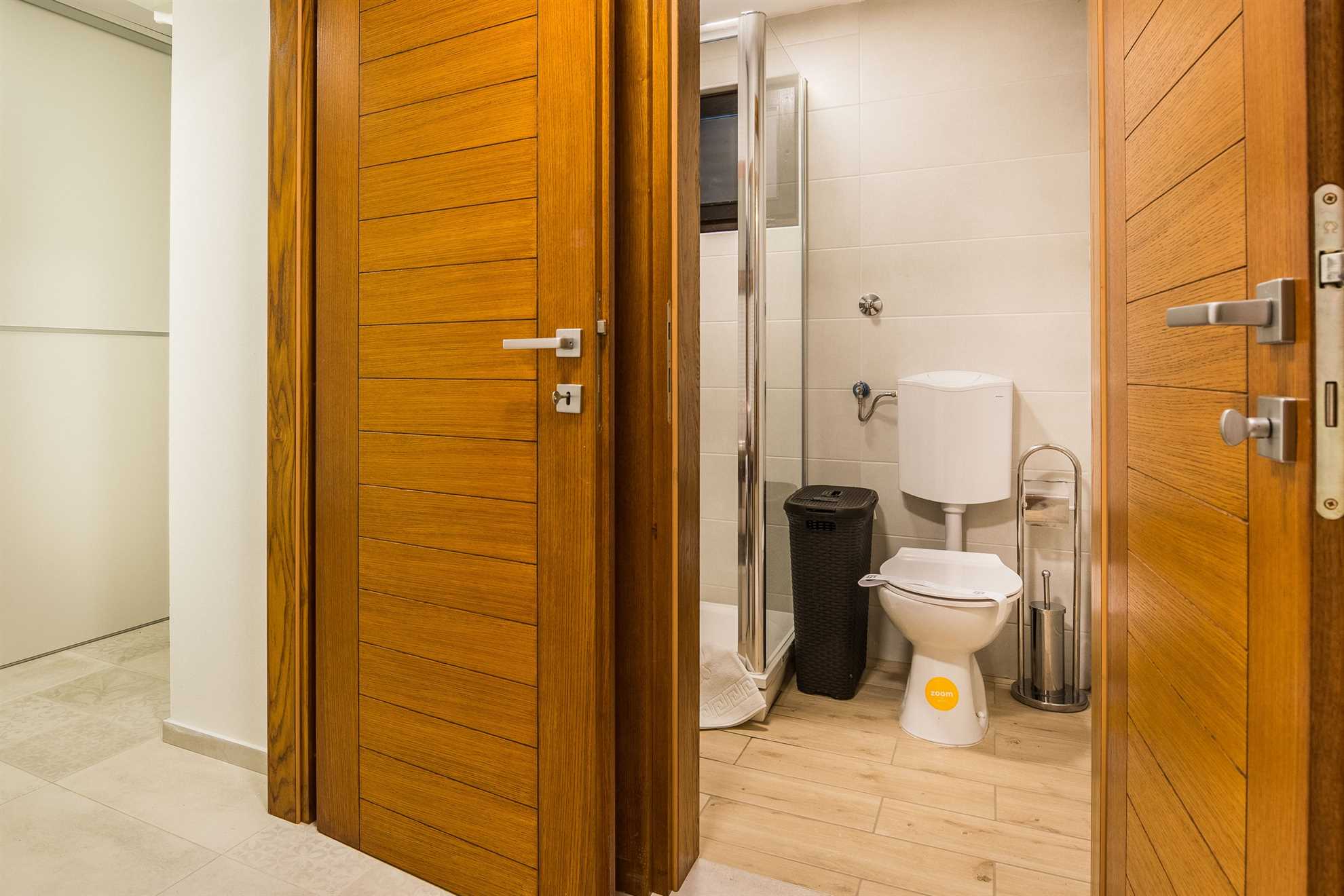 Idealno za 4 osobe | Kamena moderna kuća | 200 m od plaže