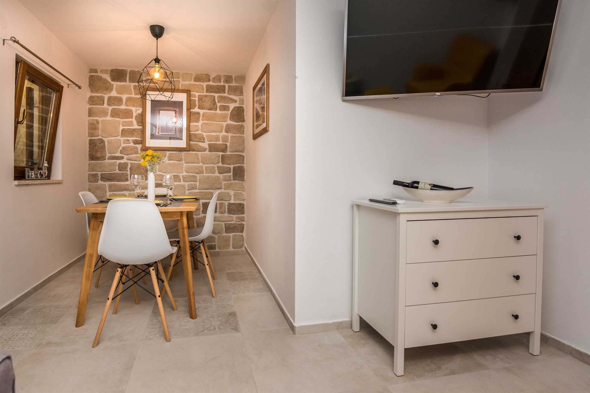 Idealno za 4 osobe | Kamena moderna kuća | 200 m od plaže