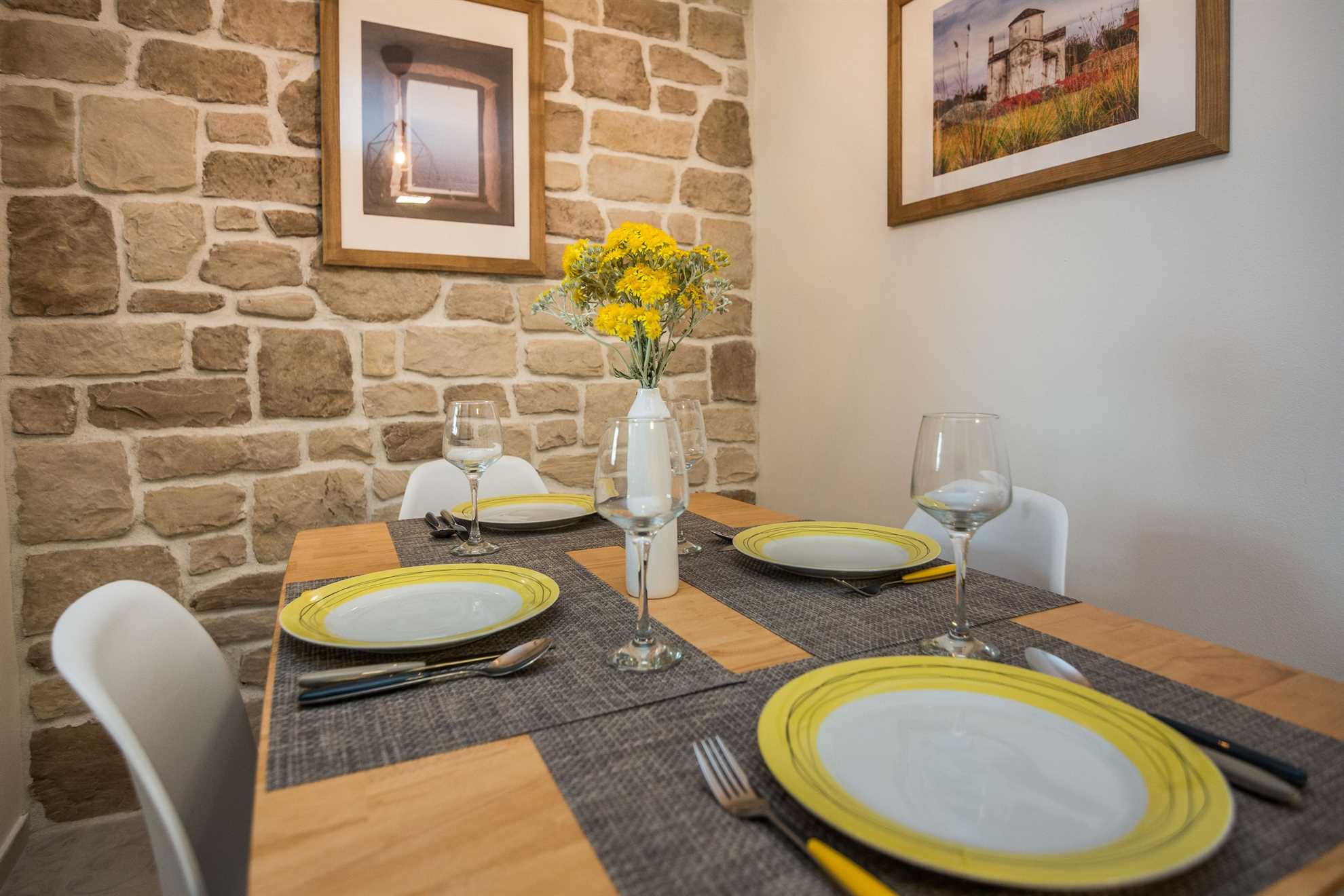 Idealno za 4 osobe | Kamena moderna kuća | 200 m od plaže