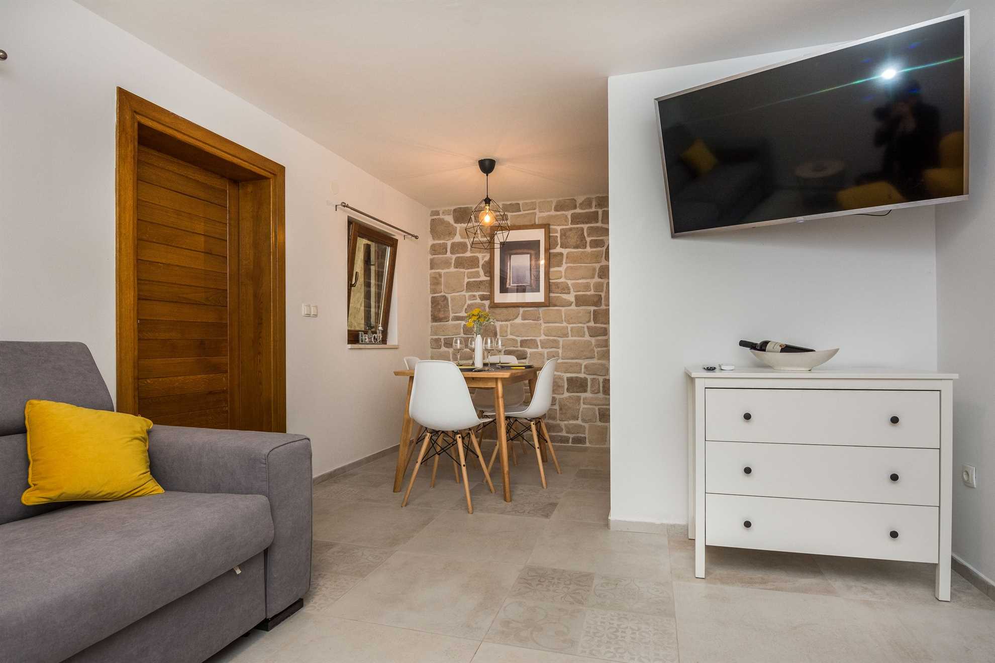 Idealno za 4 osobe | Kamena moderna kuća | 200 m od plaže