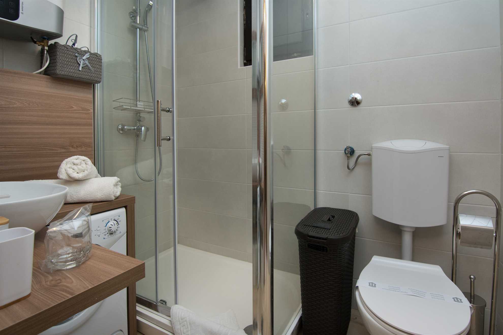 Idealno za 4 osobe | Kamena moderna kuća | 200 m od plaže