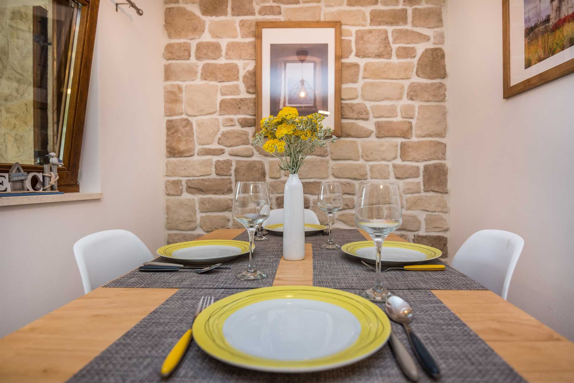 Idealno za 4 osobe | Kamena moderna kuća | 200 m od plaže