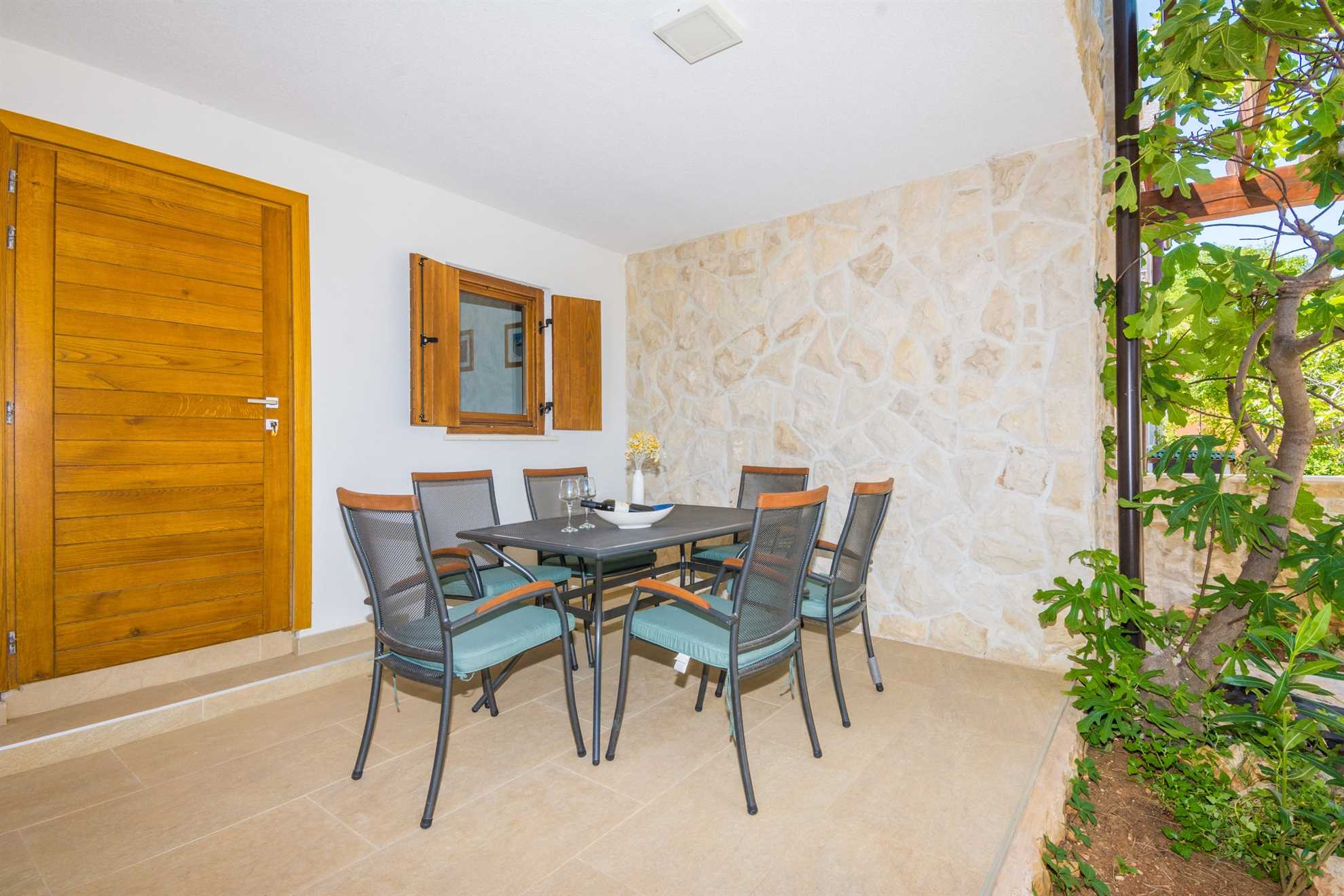 Idealno za 4 osobe | Kamena moderna kuća | 200 m od plaže