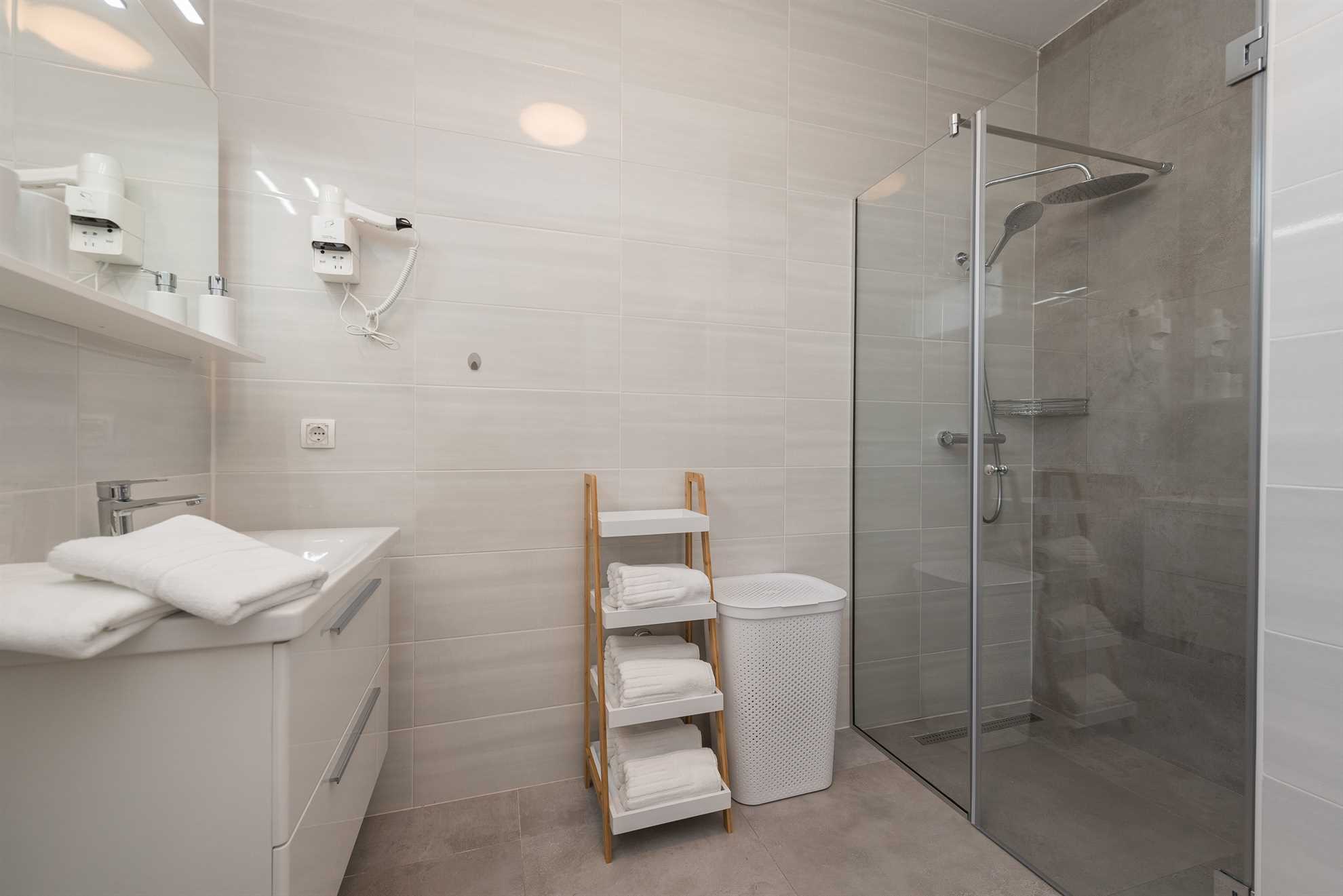 Obiteljska kuća za odmor s bazenom za 4-6 osoba | Fitness i Spa centar | Sportski tereni