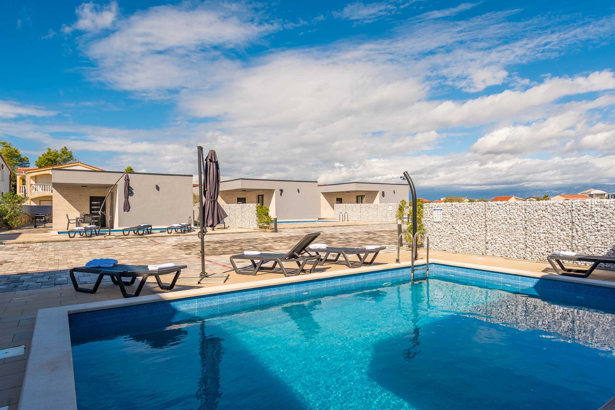 Obiteljska kuća za odmor s bazenom za 4-6 osoba | Fitness i Spa centar | Sportski tereni