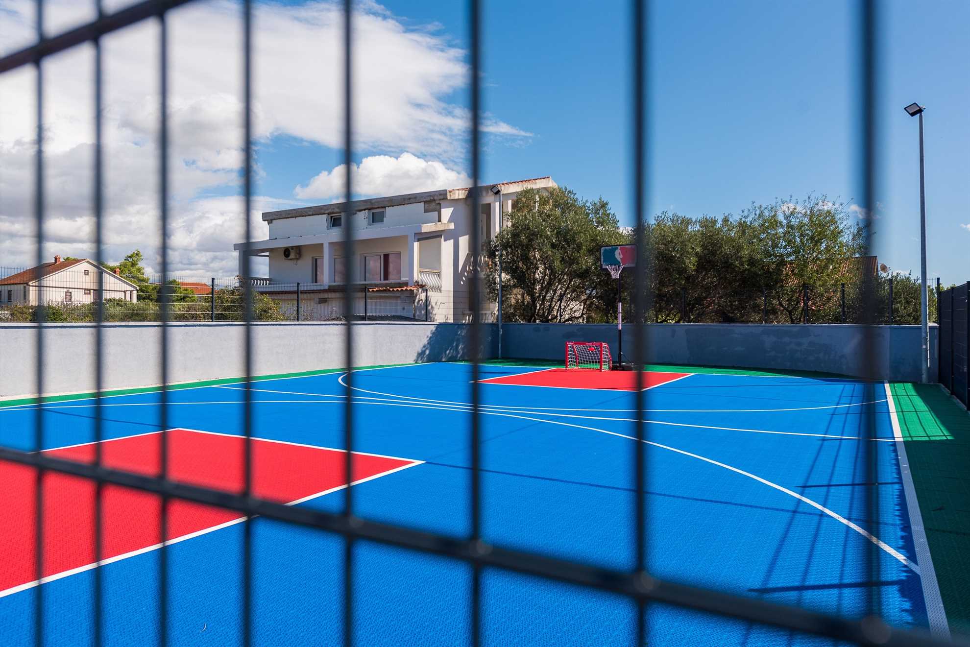 Obiteljska kuća za odmor s bazenom za 4-6 osoba | Fitness i Spa centar | Sportski tereni