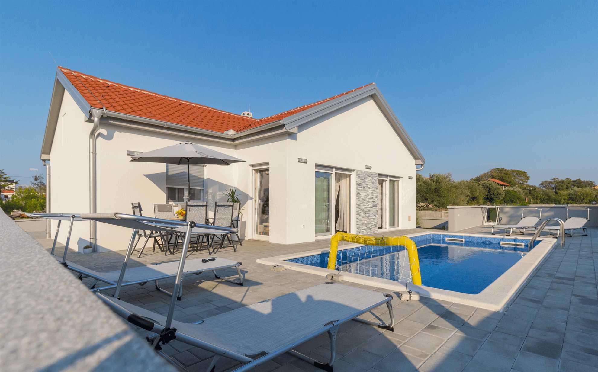 Luksuzano | Villa za 6 osoba | Bazen | samo 150 m od plaže