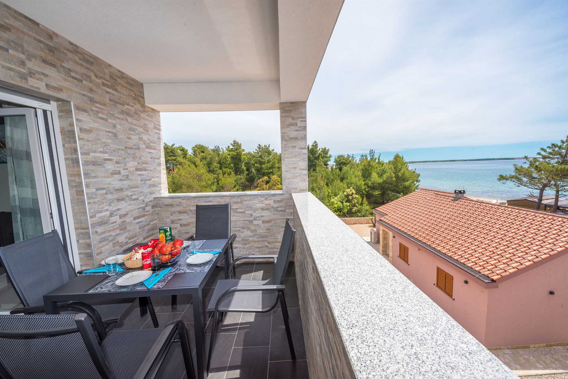 Apartman na mirnoj lokaciji | za 6 osoba | Djelomičan pogled na more