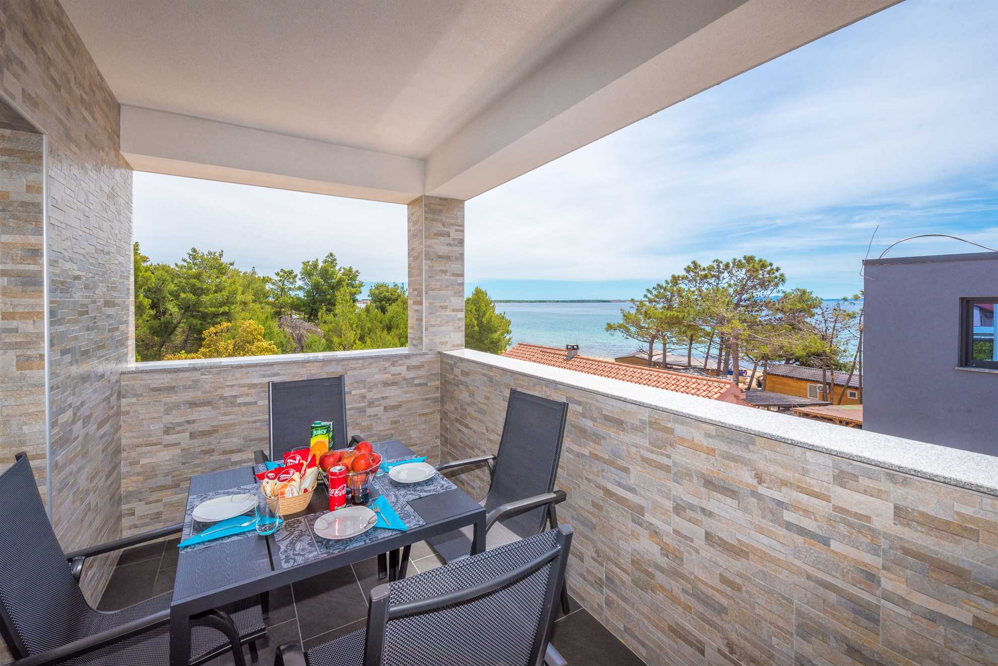 Apartman na mirnoj lokaciji | za 6 osoba | Djelomičan pogled na more