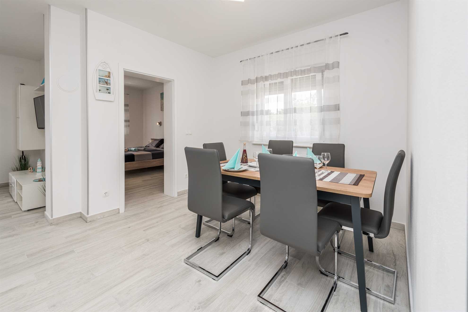 Apartman na mirnoj lokaciji | za 6 osoba | Djelomičan pogled na more