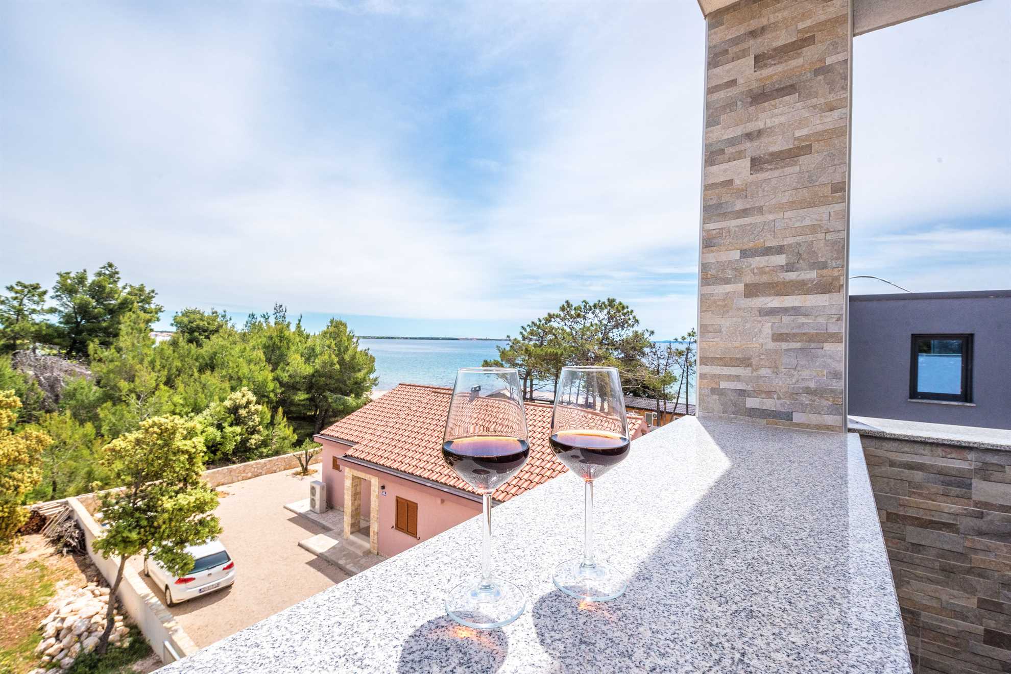 Apartman na mirnoj lokaciji | za 6 osoba | Djelomičan pogled na more