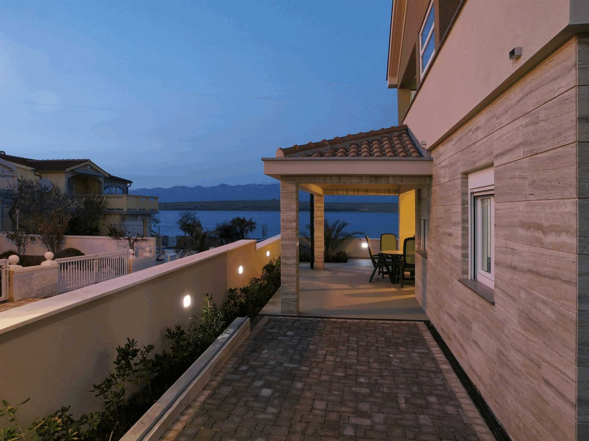 Luksuzan apartman | 20 m od plaže | za 2-4 osobe