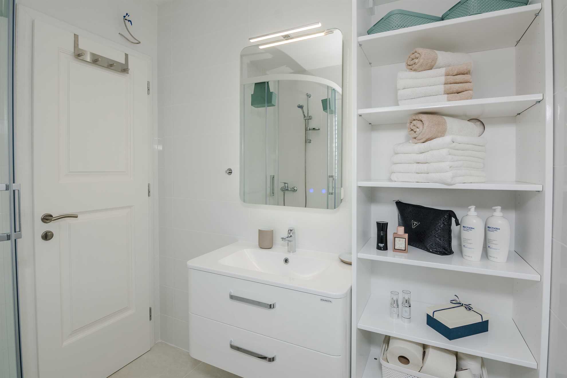 Apartman sa dvije spavaće sobe | 250 m od mora | djelomičan pogled na more