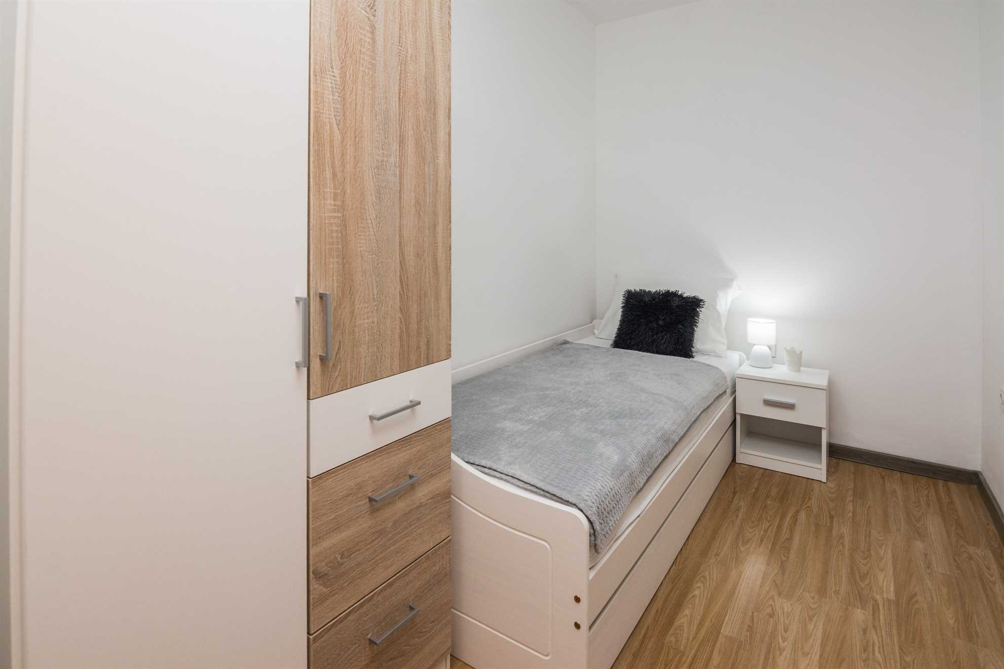 Apartman u prizemlju za 3-5 osoba | Klima uređaj, SAT TV, Wi-Fi internet