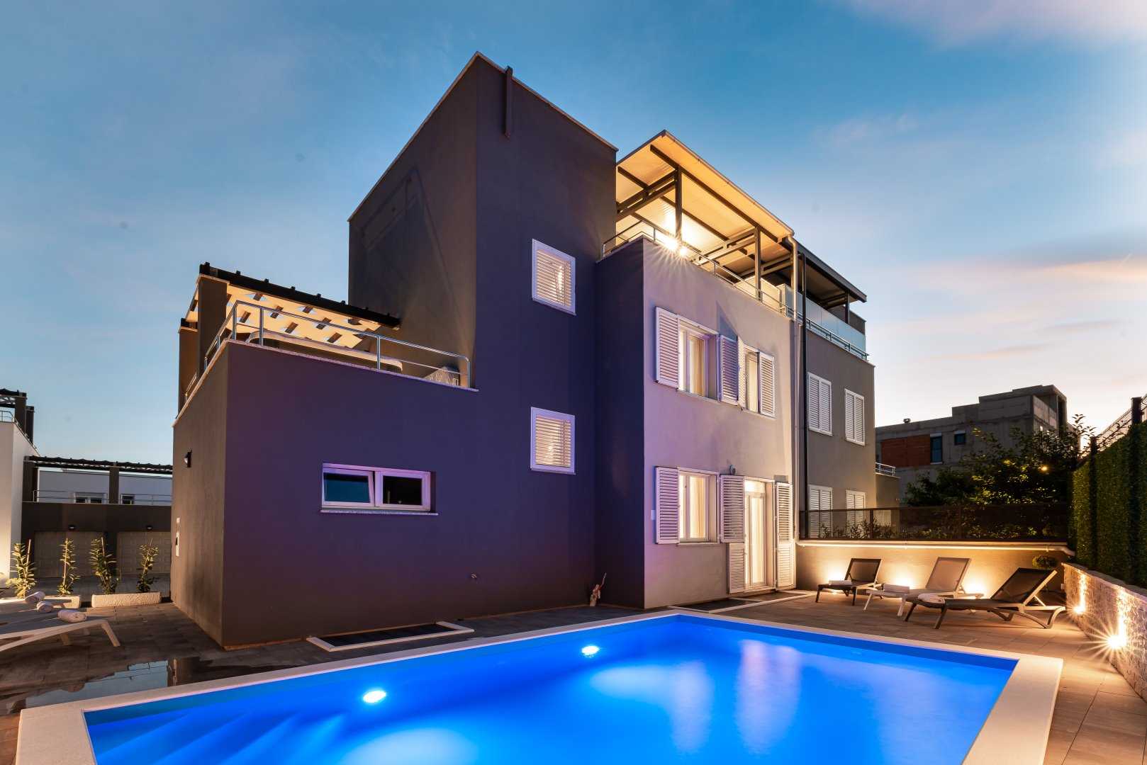 CROWONDER Villa Nika s grijanim bazenom, jacuzzijem i saunom