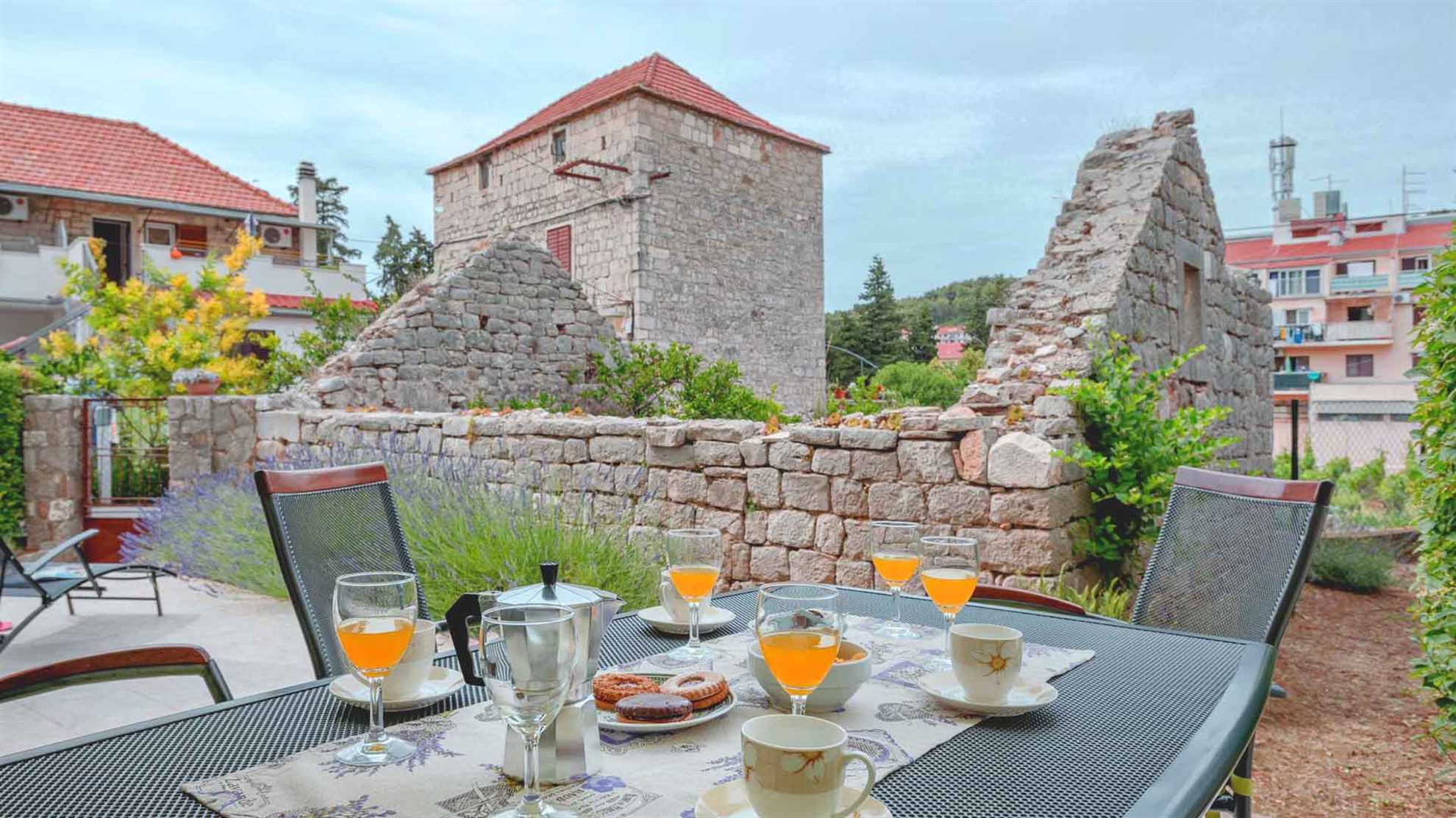 Kuća za odmor Sunshine u centru Jelse - EOS CROATIA