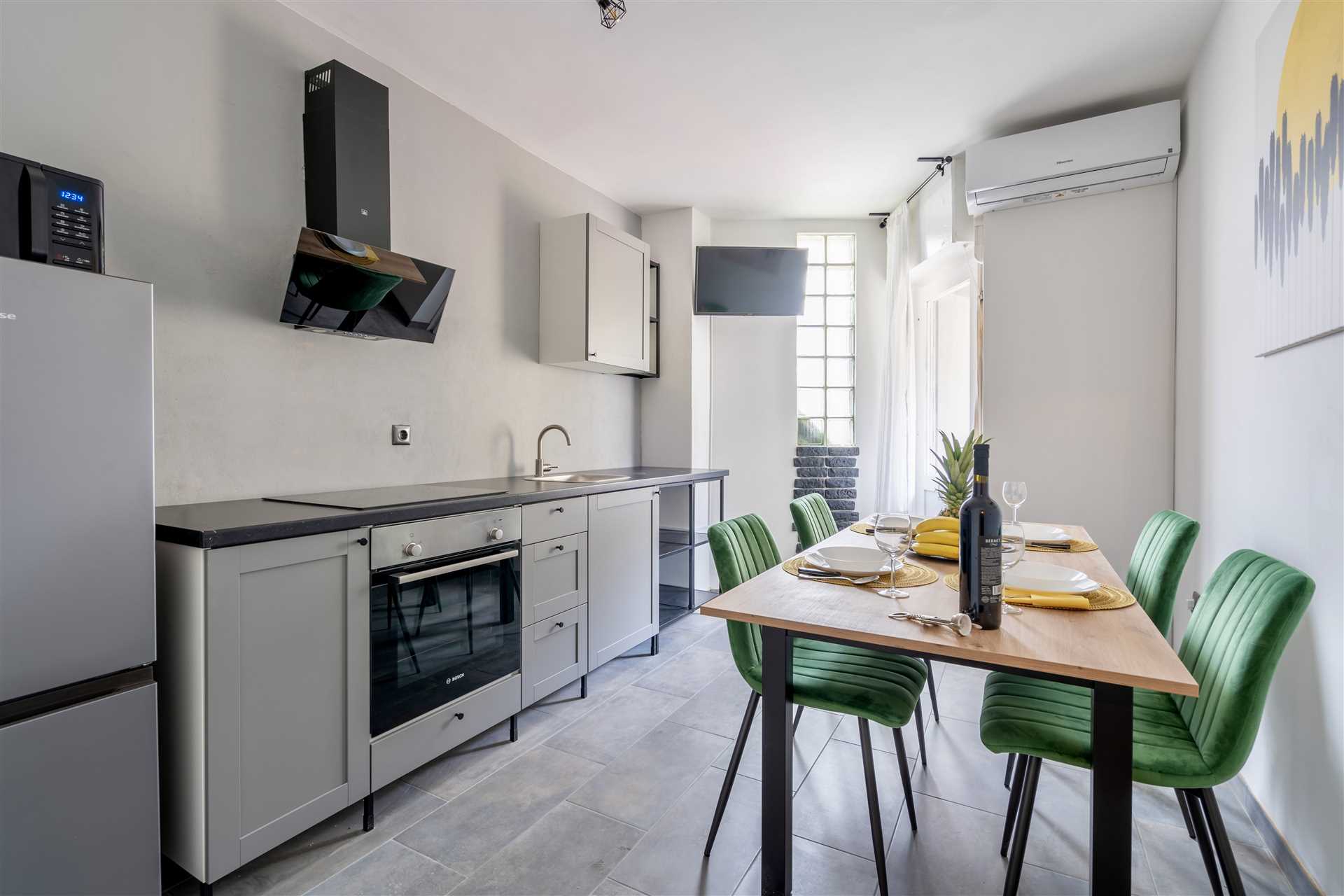 Solis del mar APP Pula 4+1 sa 2 sobe, 3 klime i 3 TV, parking, centar