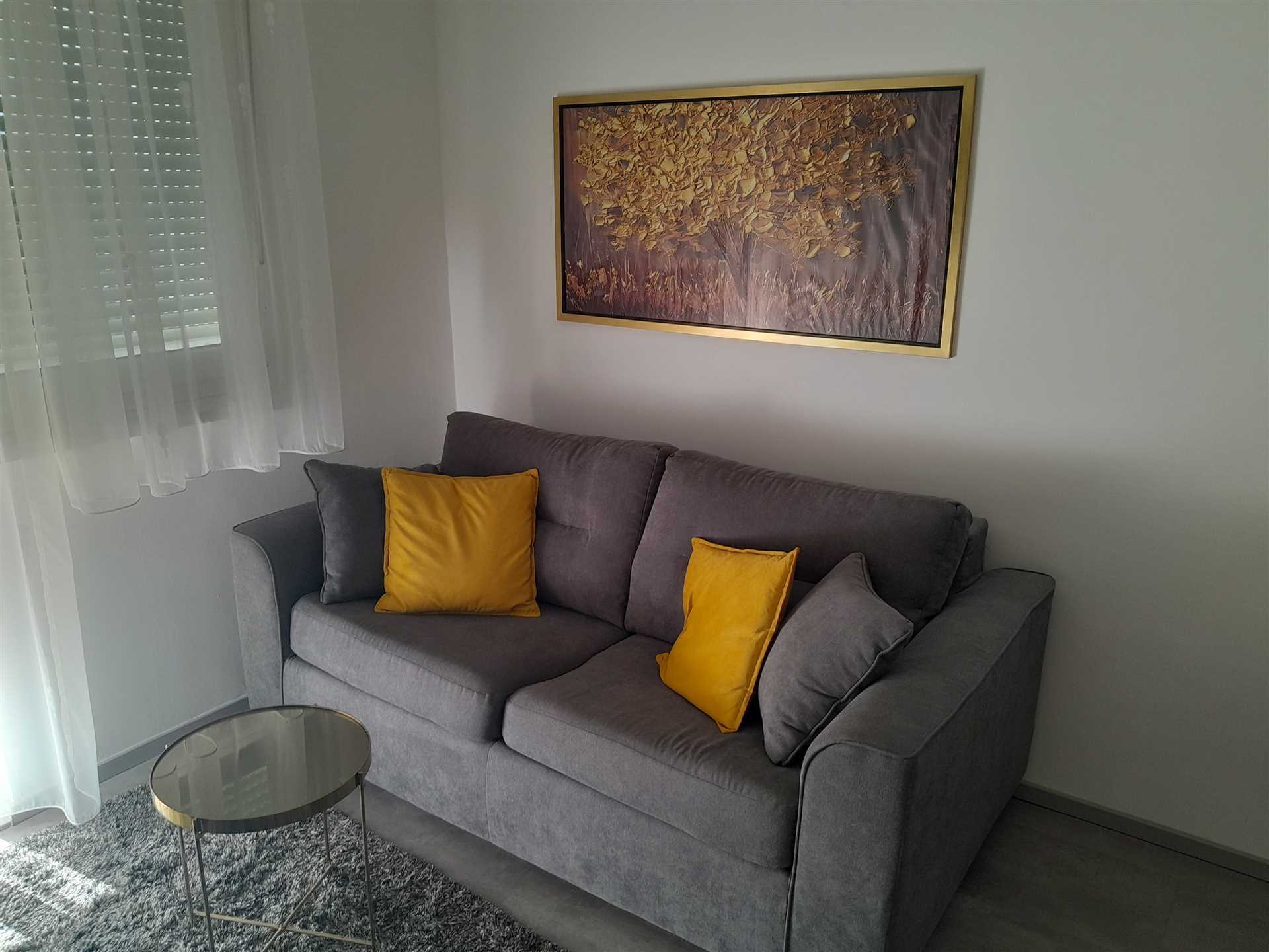 Enosobno stanovanje v bližini plaže s pogledom na morje