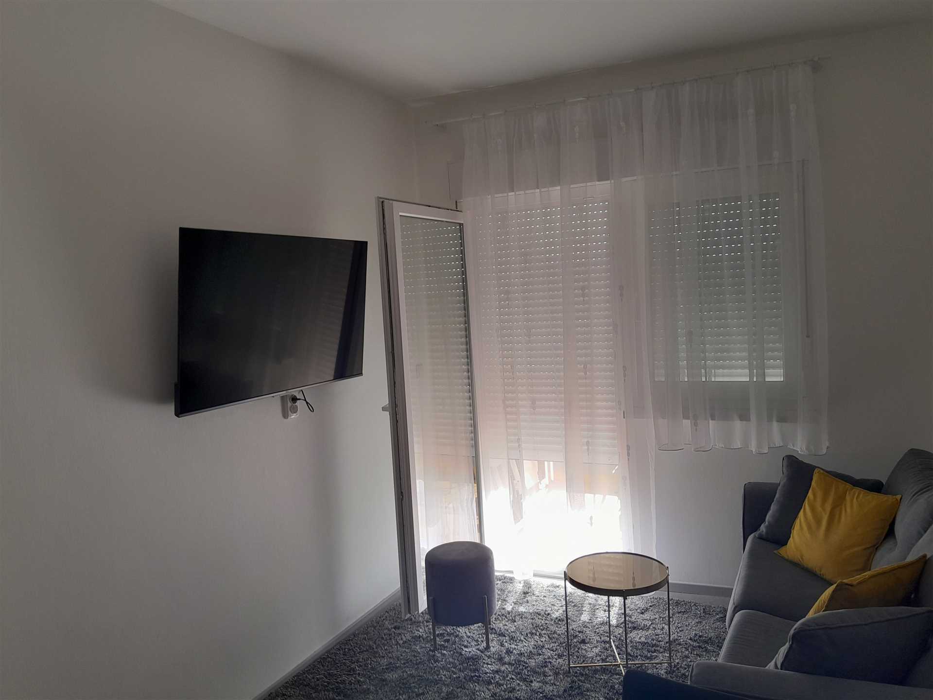 Enosobno stanovanje v bližini plaže s pogledom na morje