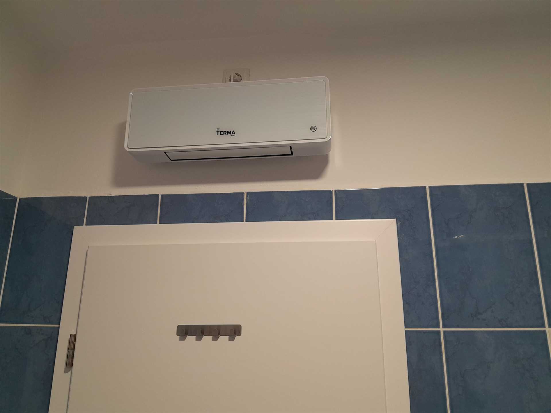 Enosobno stanovanje v bližini plaže s pogledom na morje