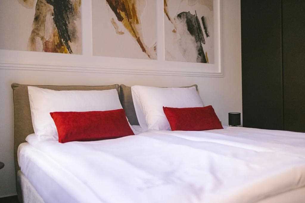 Dvoposteljna soba z masažno kadjo - Osijek