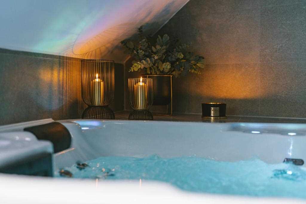 Dvoposteljna soba z masažno kadjo - Osijek